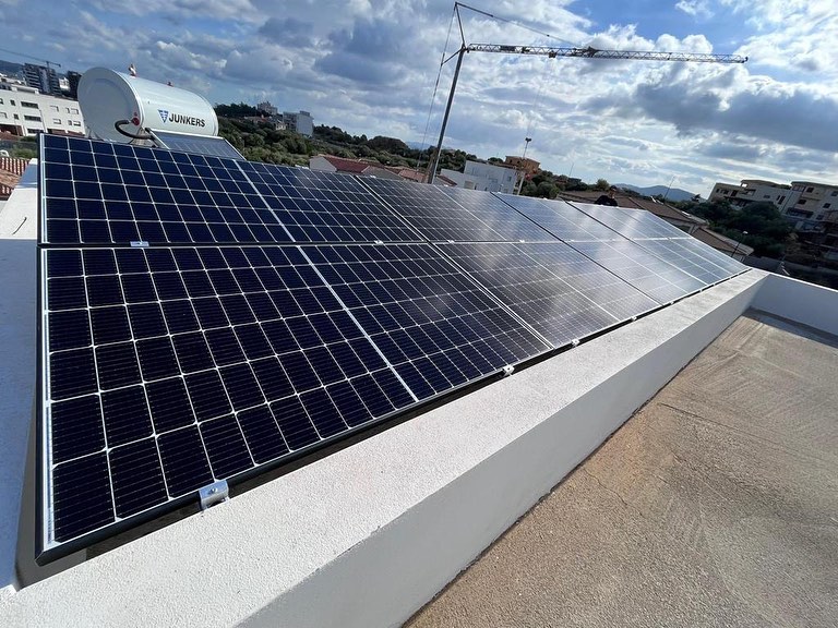 Impianto fotovoltaico con accumulo a Olbia