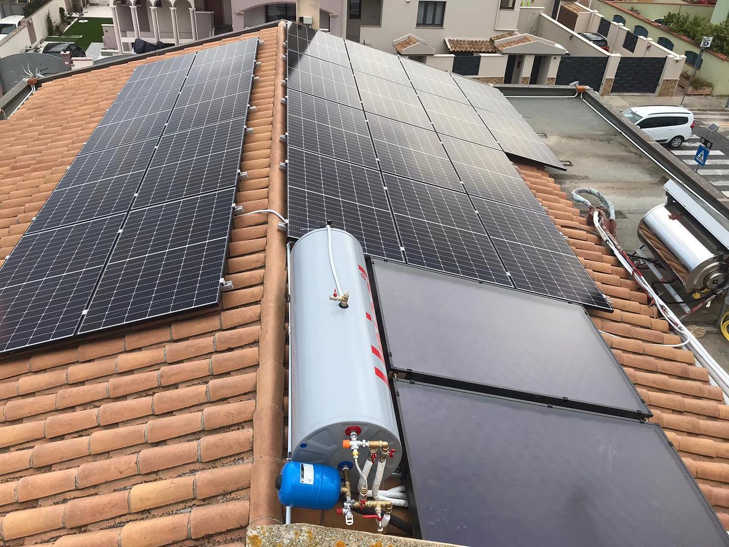 Impianto solare termico con fotovoltaico