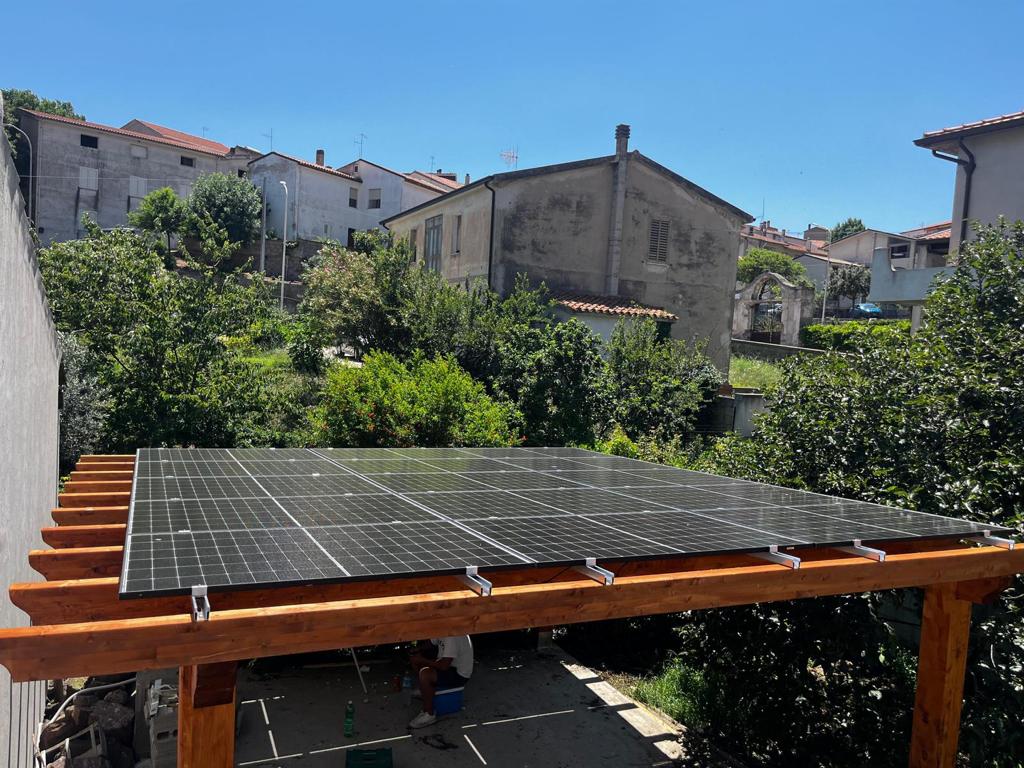 Pergola fotovoltaica realizzata da Danese Business